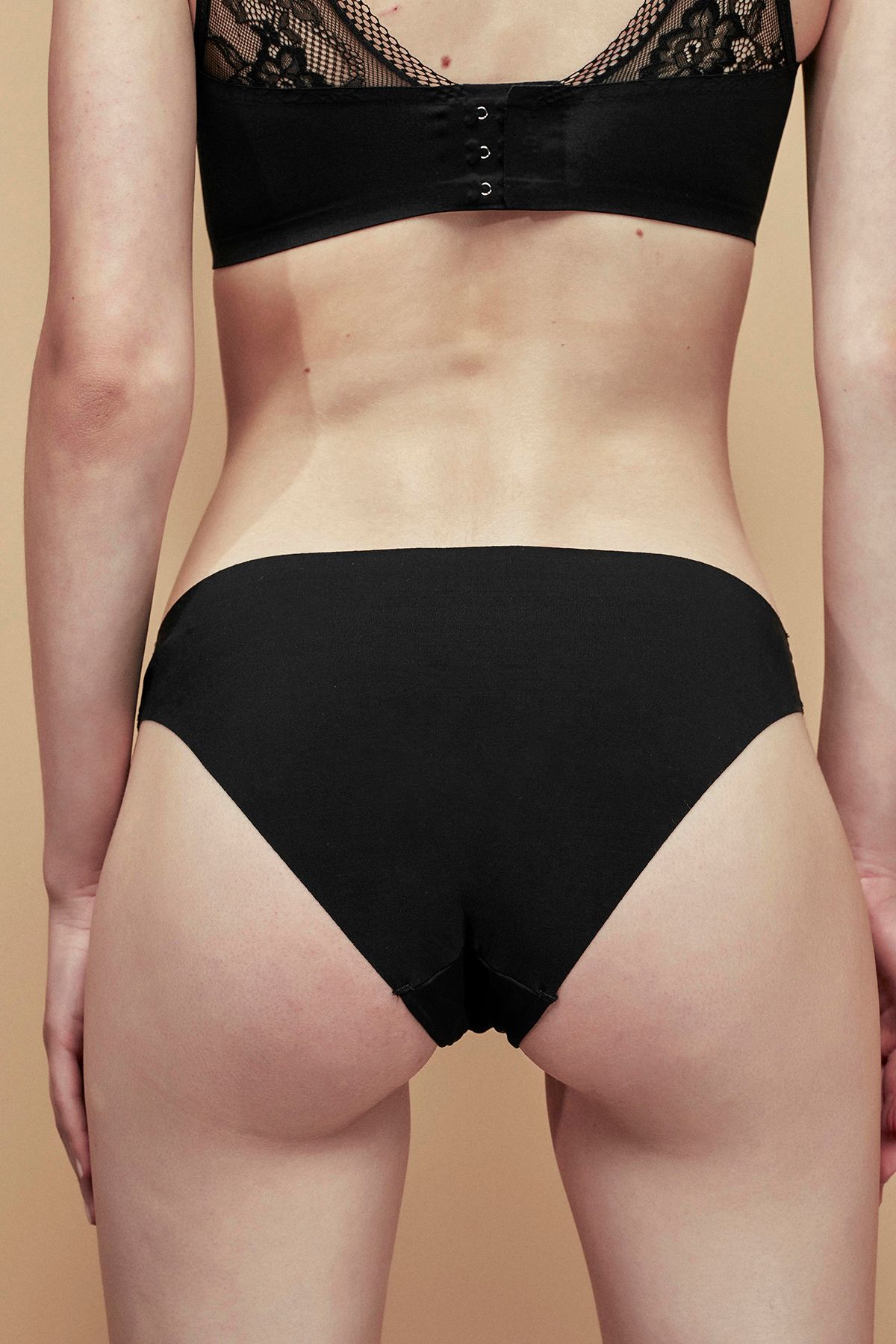 Penti-#Oblique Glattes schwarzes Slip-Höschen 4