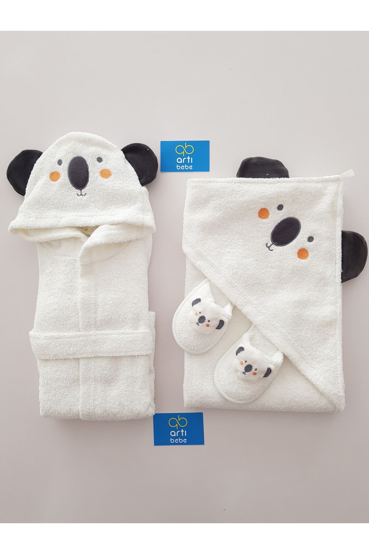 artıbebe 3’lü Bebek Banyo Bornoz Seti | Kapüşonlu Kulaklı Havlu + Bornoz + Terlik | Koala Desenli %100 Pamuk