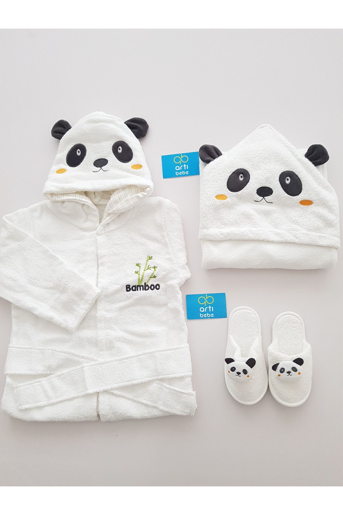 artıbebe 3’lü Bebek Banyo Bornoz Seti | Kapüşonlu Kulaklı Havlu + Bornoz + Terlik | Panda Desenli %100 Pamuk