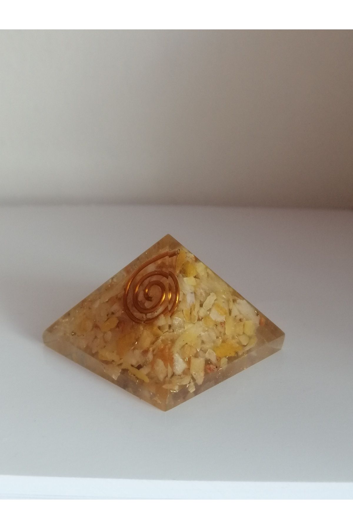 LemaStone Kalsit Taşı Orgonit Piramit (2,5 Cmx2,5 Cm )