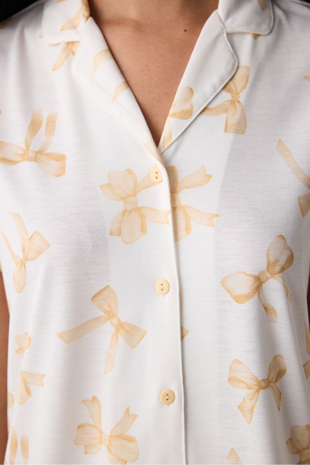 Penti-Hellgelbes Pyjama-Set mit Hemd und Hose von Yellow Bows 4