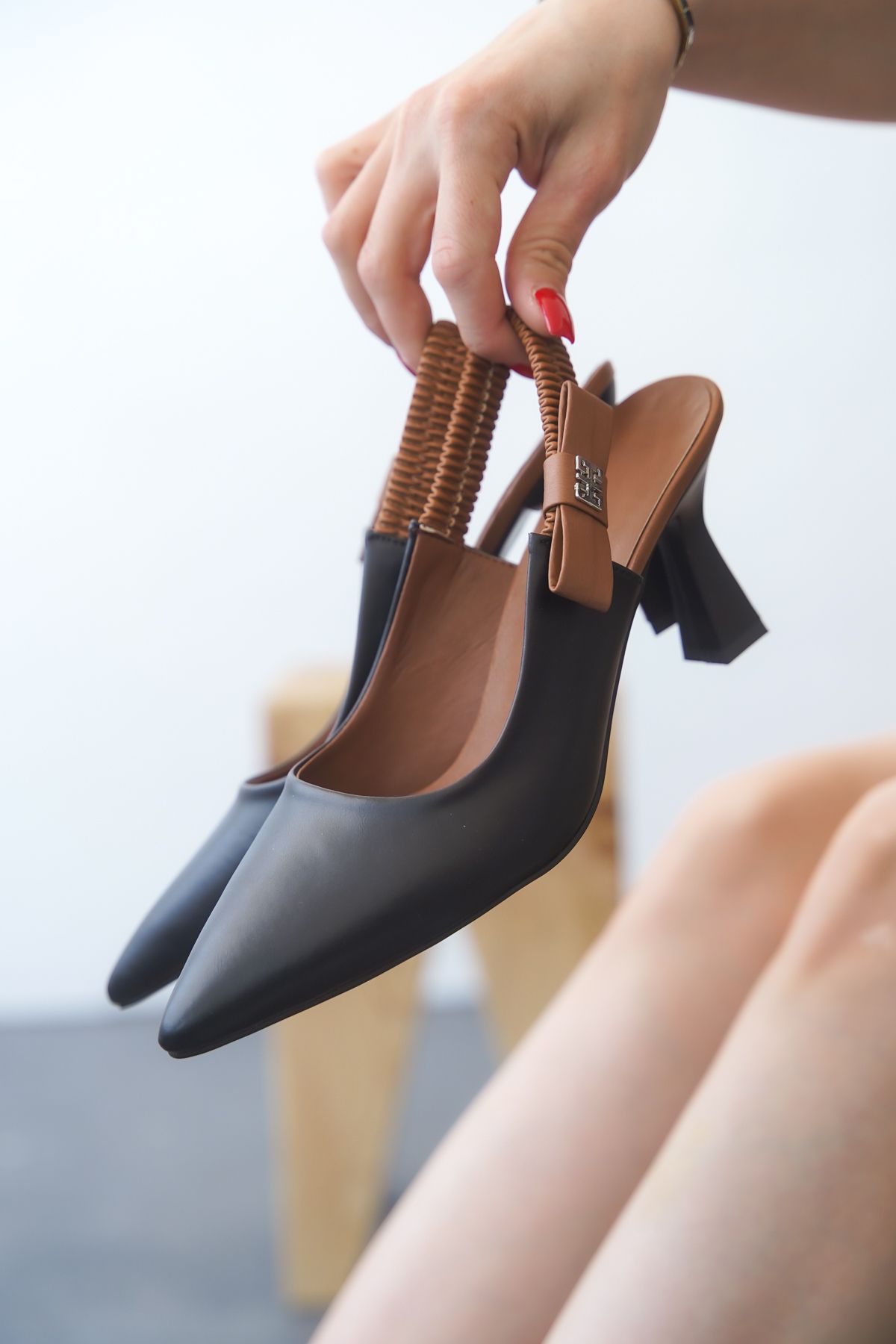 CİMİLİ SHOES Kadın Klasik Ayakkabı Arkası Lastikli Ve Yandan Tokalı Detaylı