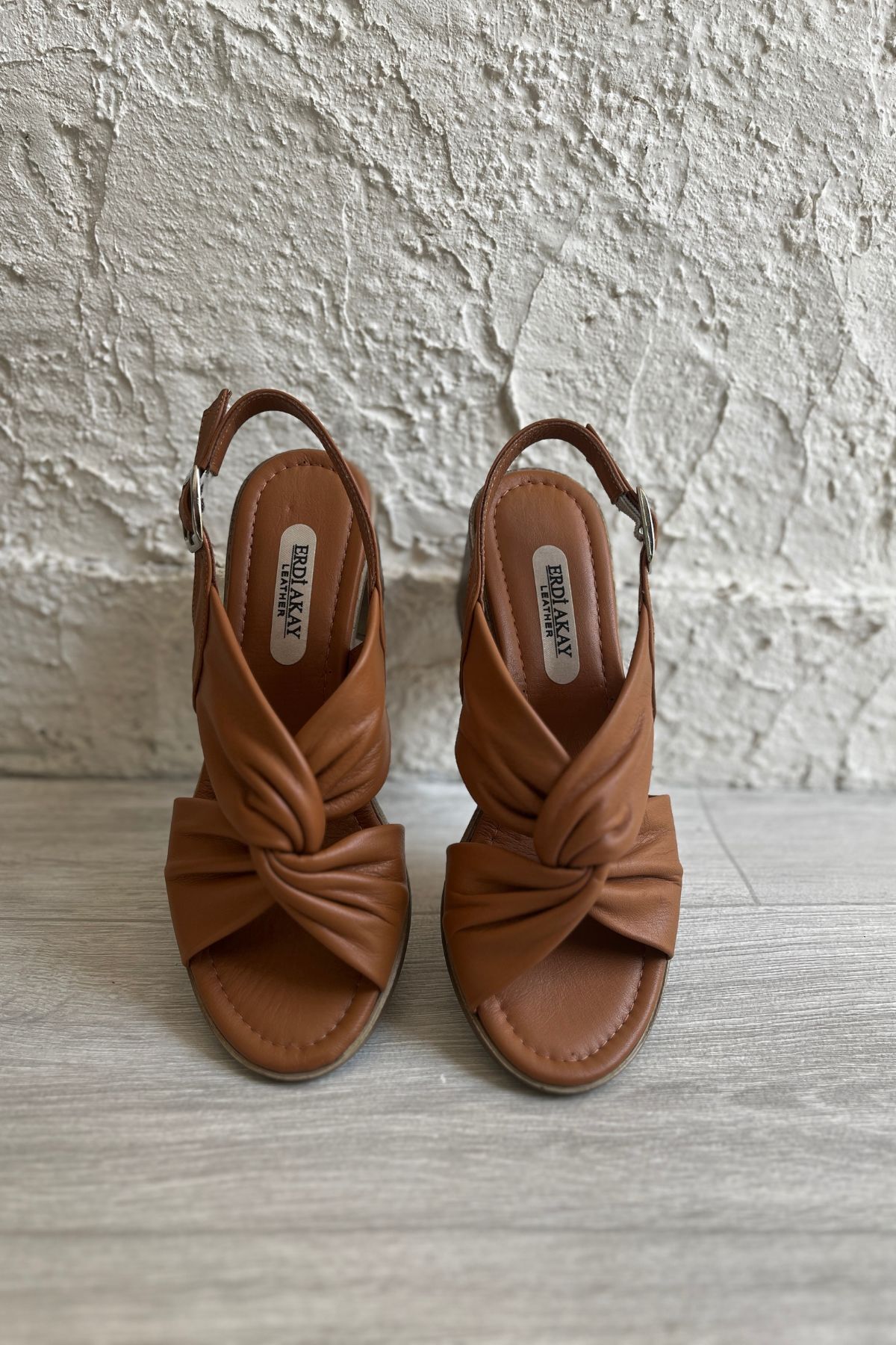 ERDİ AKAY Kadın Hakiki Deri Topuklu Comfort Sandalet