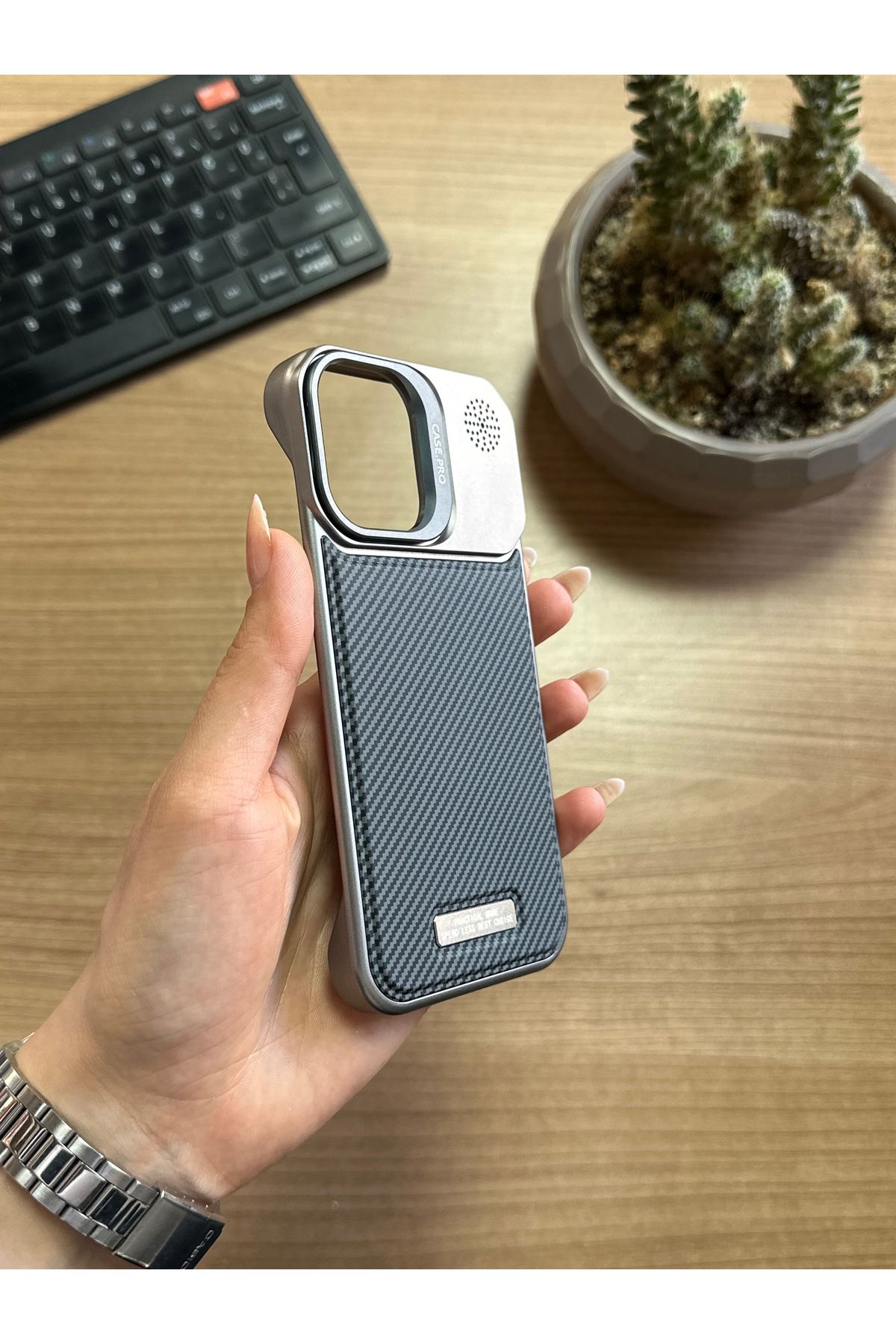 MTL iPhone 16 Pro Standlı karbon Kılıf Soocase624