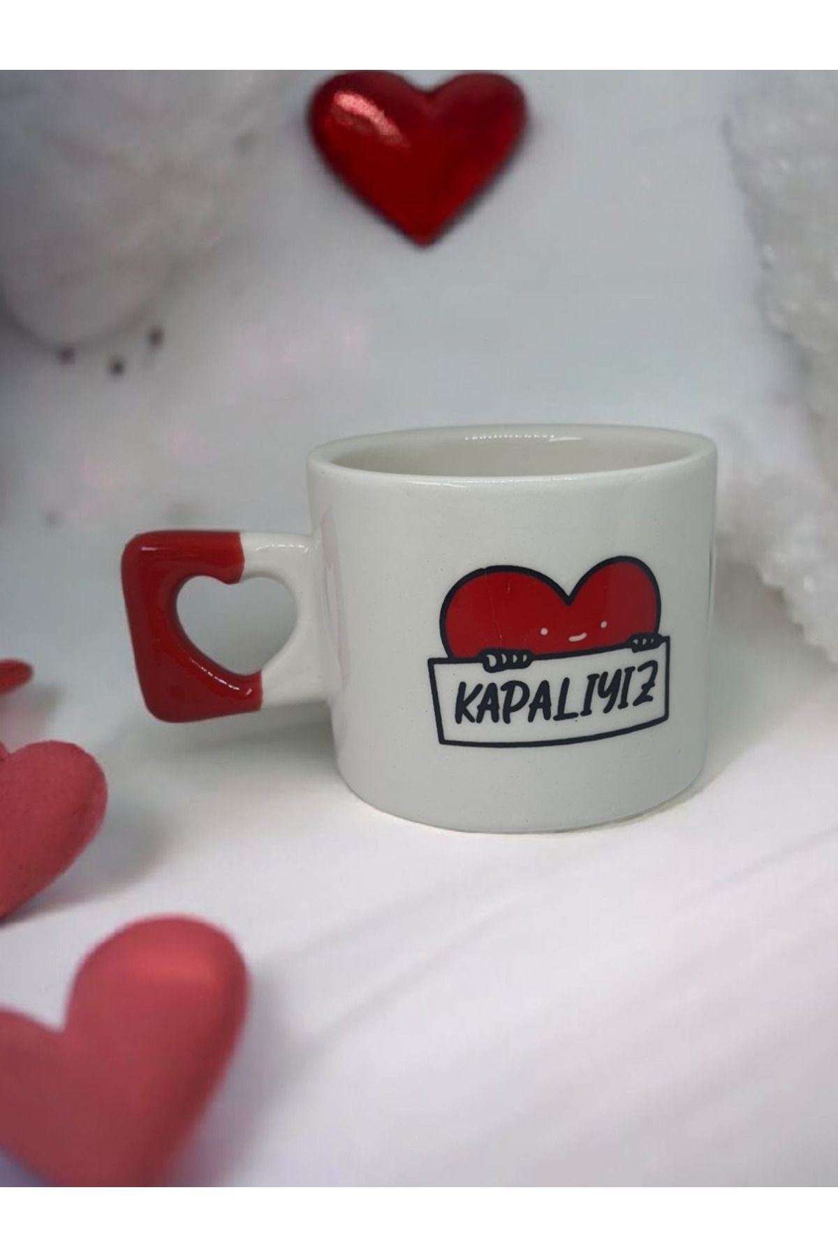 Simge Seramik Kapalıyız Yazılı Kalp Çift Taraf Çizimli Kalp Kulplu El Yapımı Doğal Seramik Mug Kupa Fincan