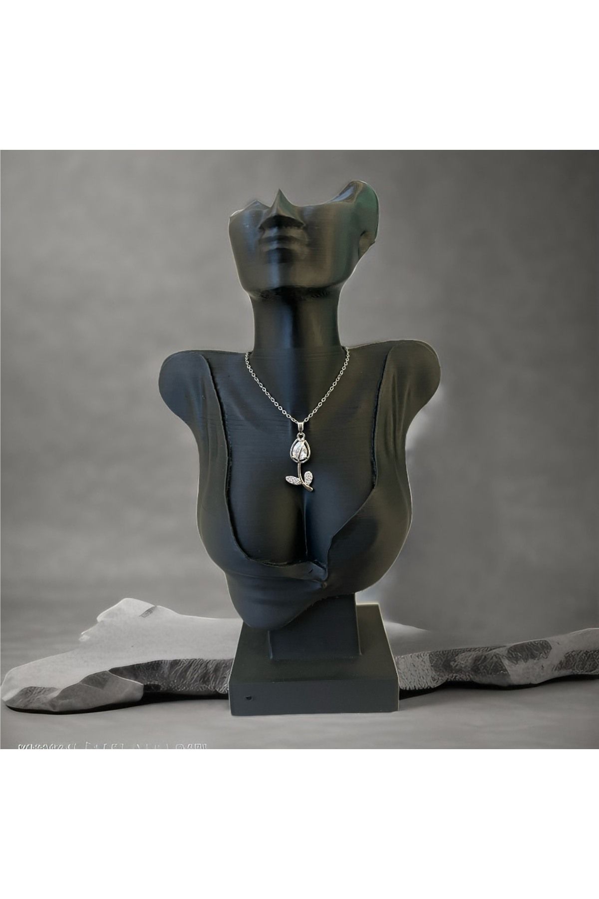 Ayse Jewels Lale Figürlü Gümüş Çelik Kolye
