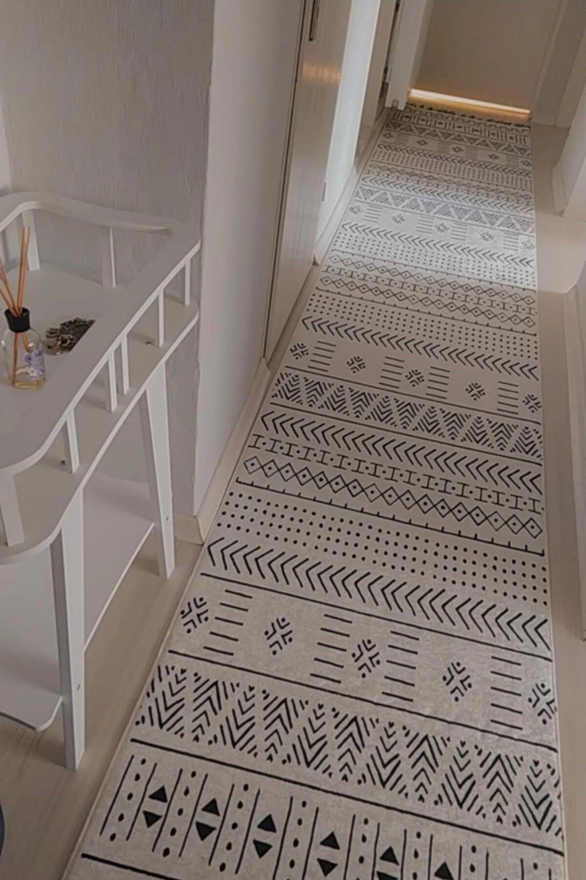CENTER AVM Beyaz Siyah Yolluk Makinede Yıkanabilir Kaymaz Taban Yolluk