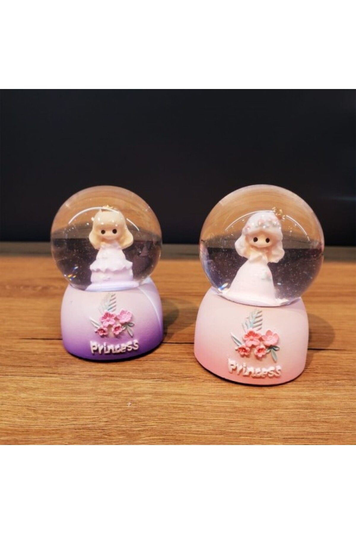 Shopyzone Küçük Boy Işıklı Kar Küresi Prenses Figürlü