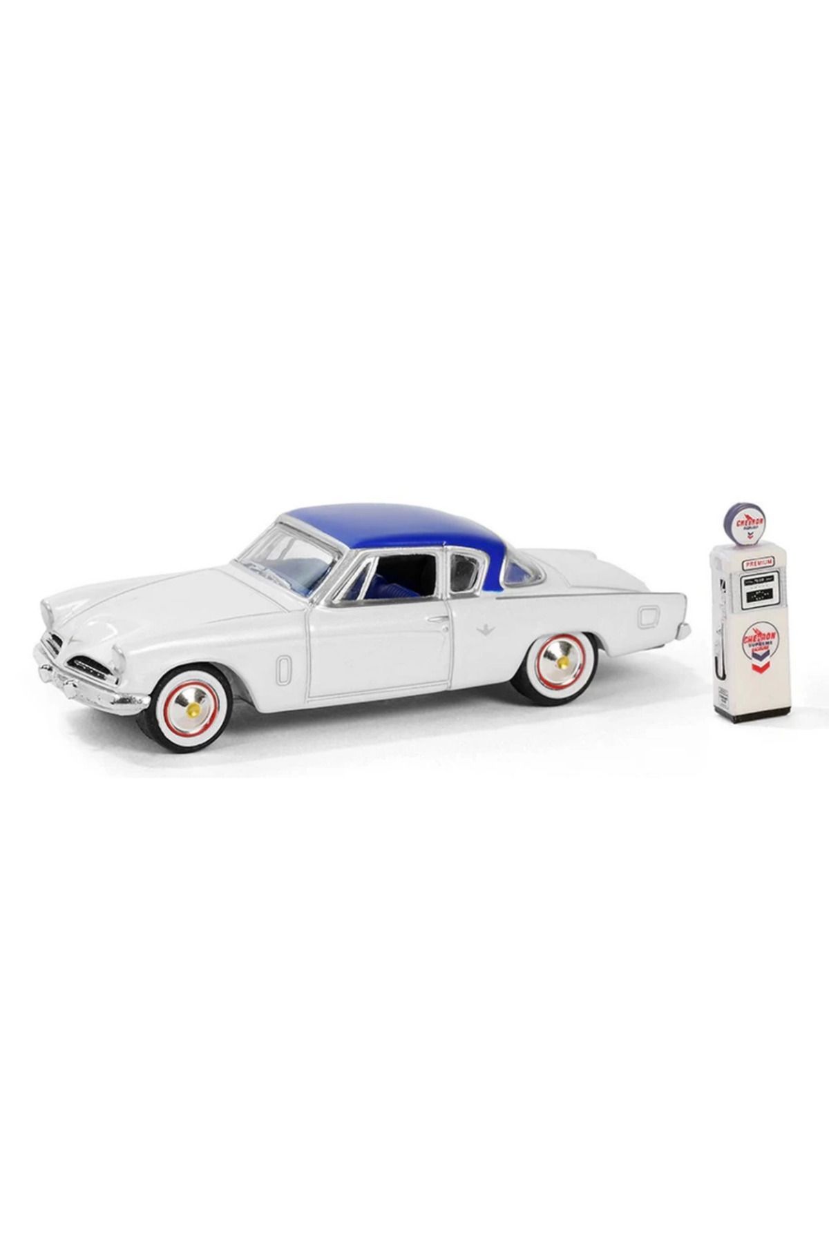 NessiWorld Greenlight 1/64 The Hobby Shop Series 16 - 1954 Studebaker Commander Starliner with Vinta
