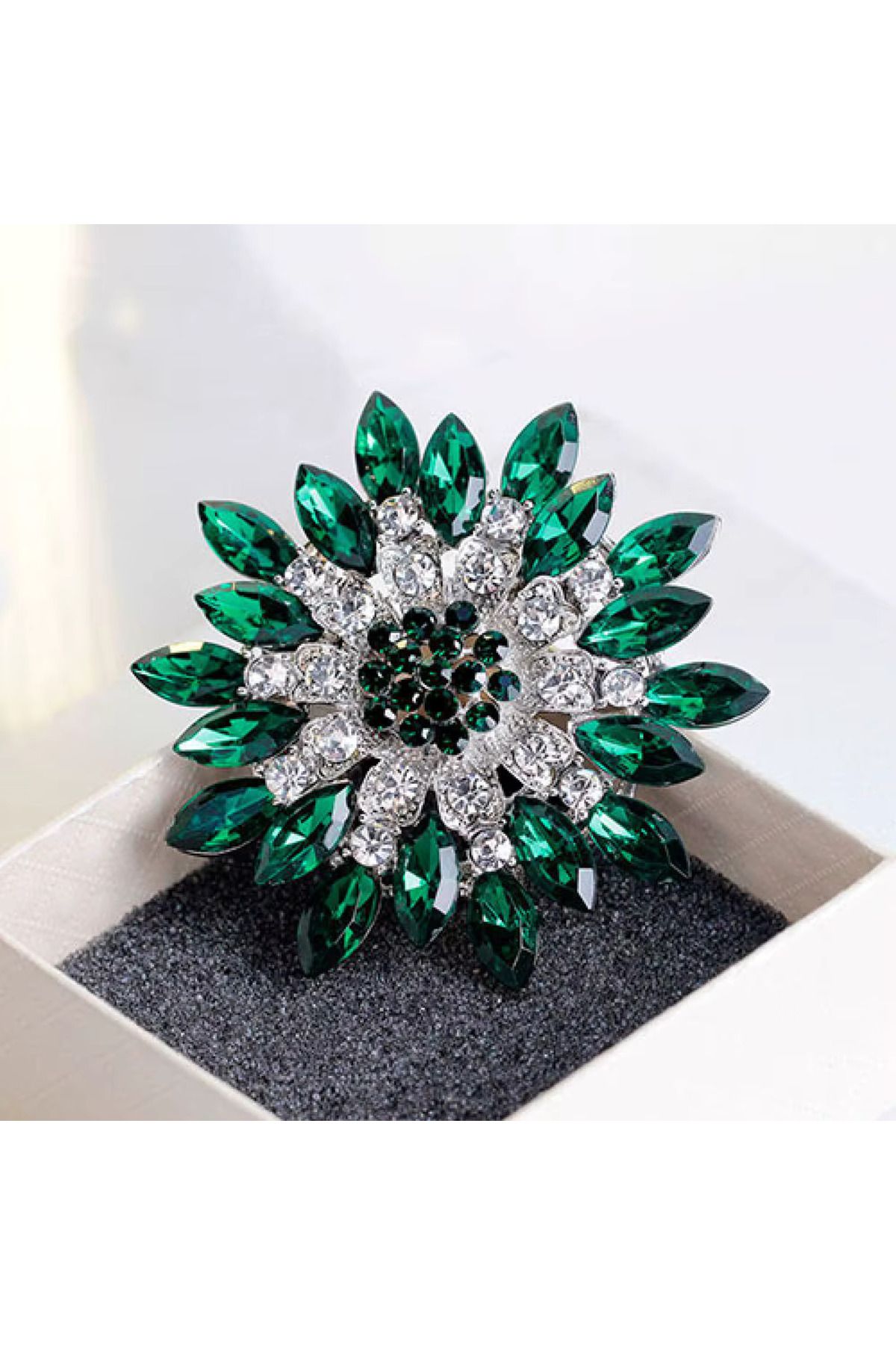 begüm jewelery YEŞİL DAMLA MODEL TAŞLARLA İŞLENMİŞ TASARIM BROŞ