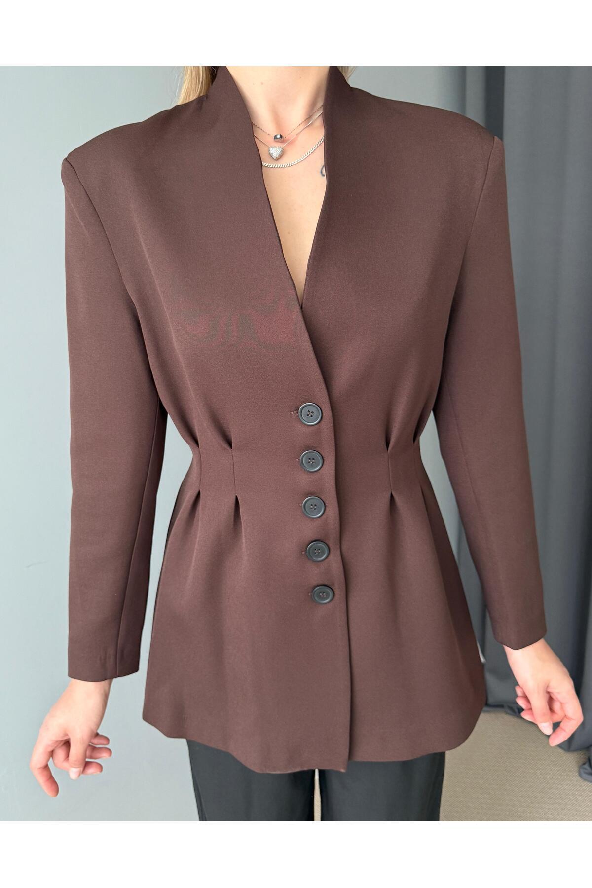 AlisaSu V yaka Belden Oturtmalı Düğmeli Blazer Ceket