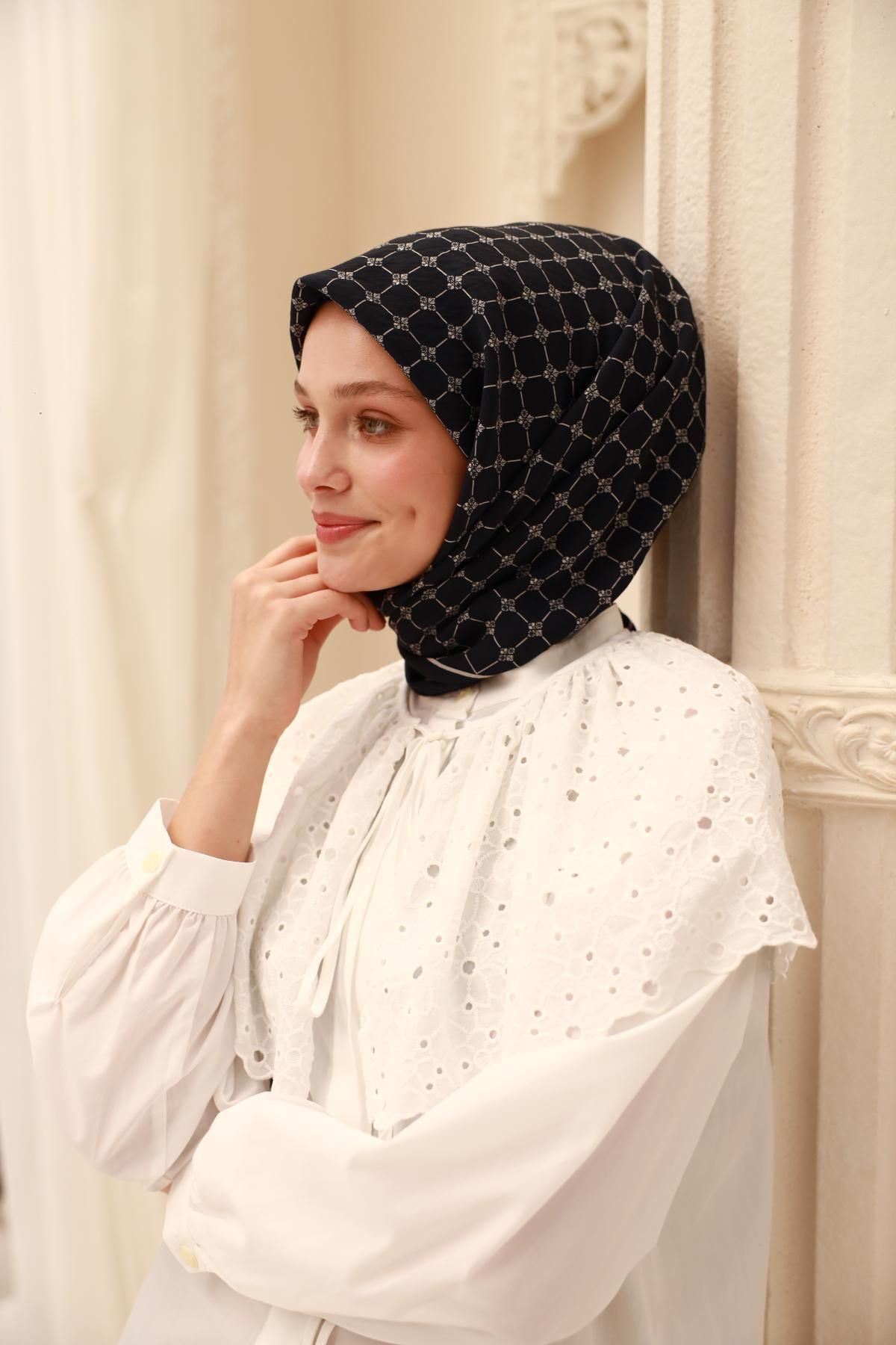 Silk Home Olinda Eşarp - 48004 - Koyu Lacivert Ekru