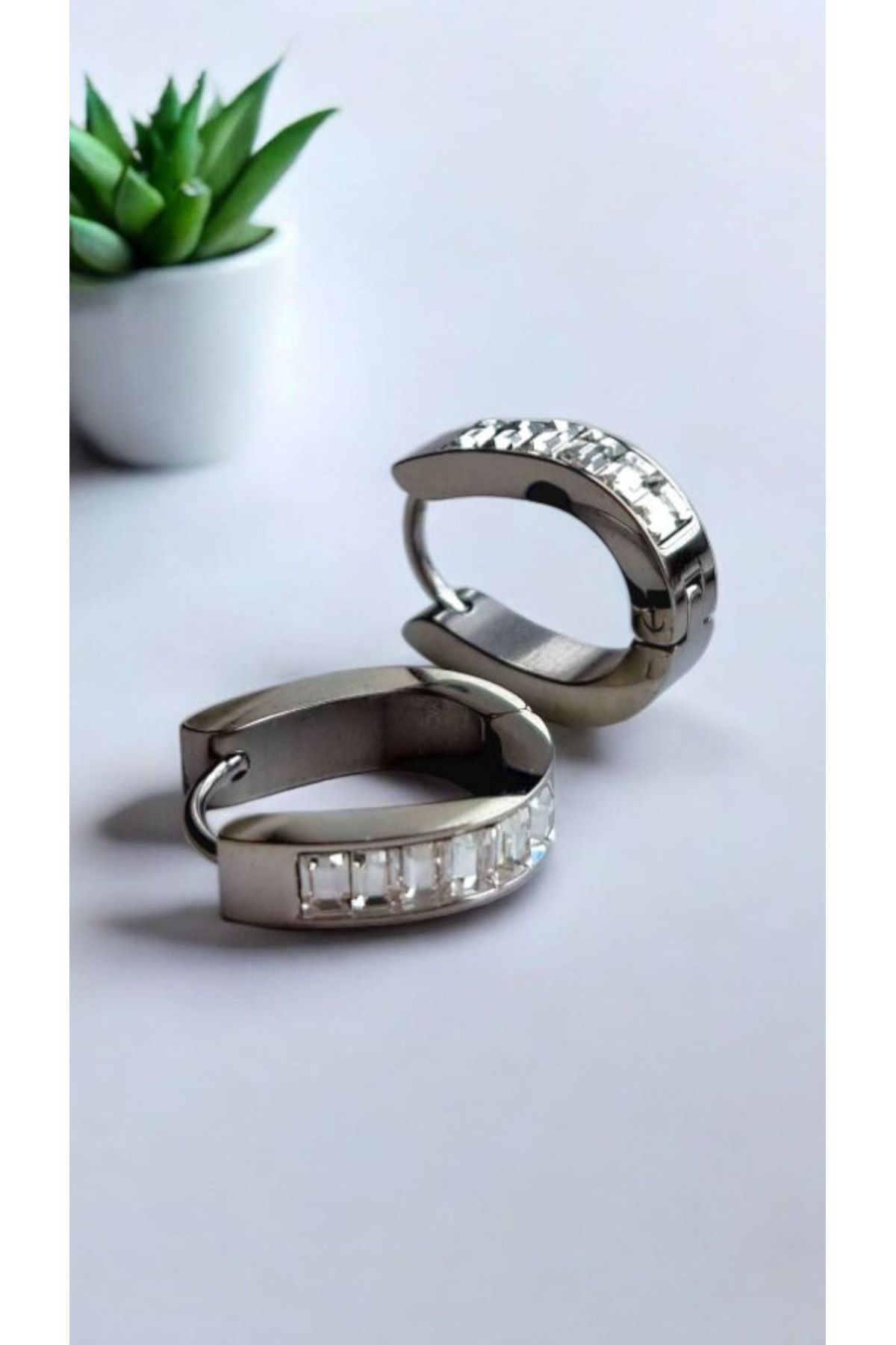İNİTİUM Paslanmaz Çelik Taşlı Oval Silver Küpe