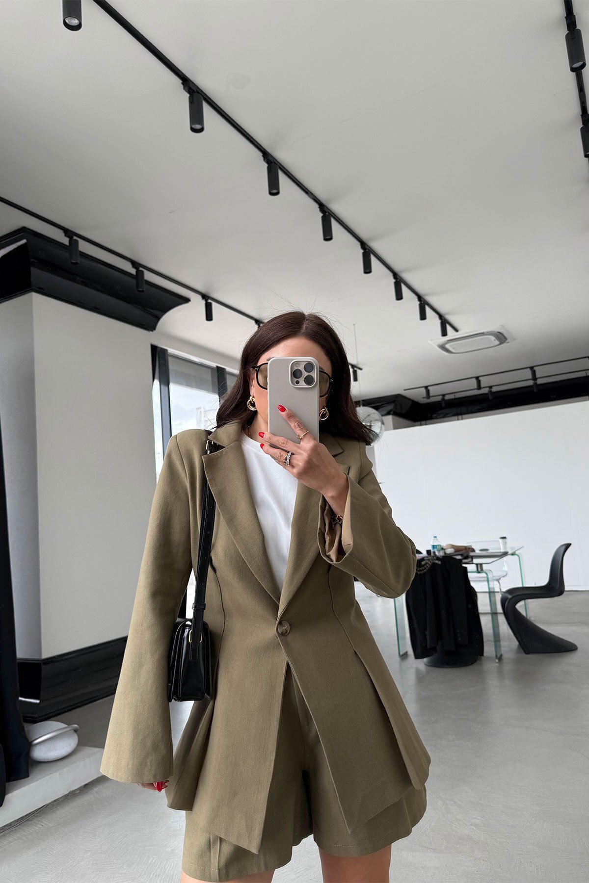 Özge Özgenç Pileli Keten Şort