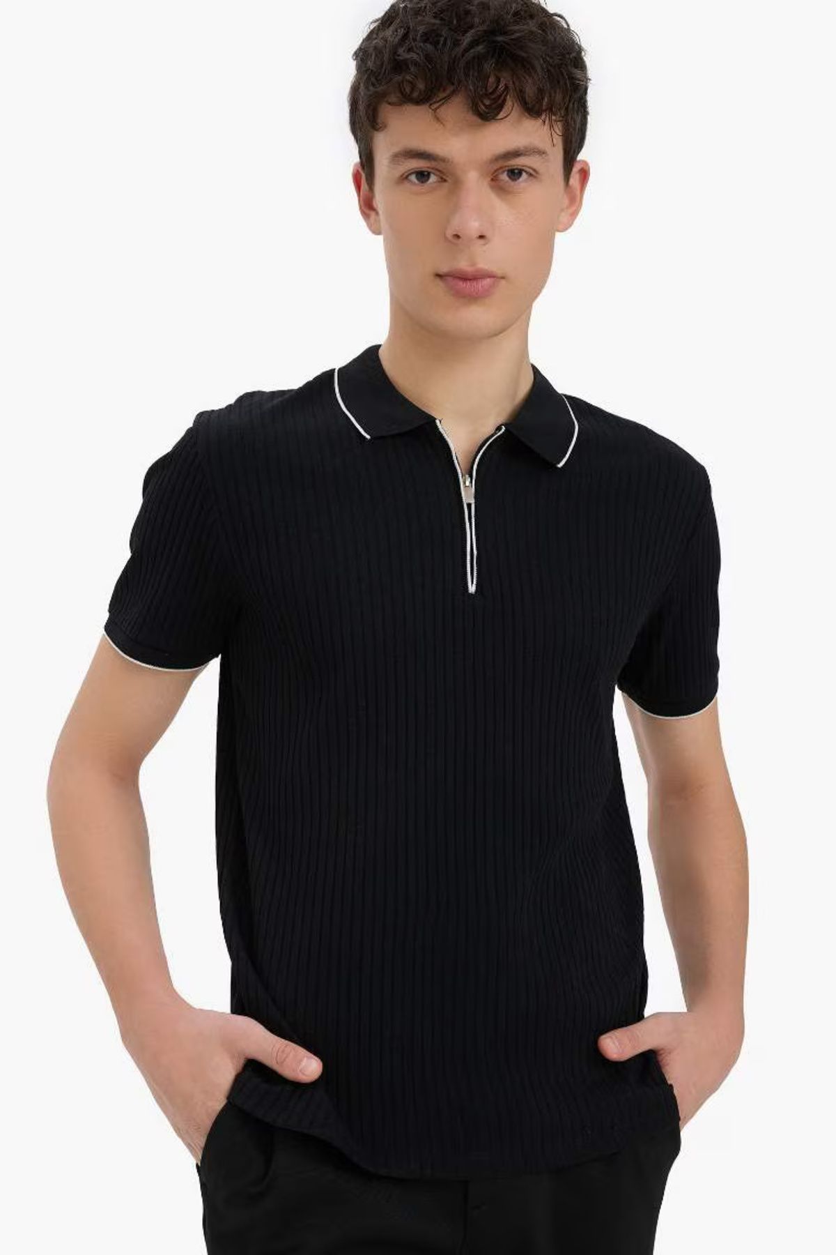 DeFacto Slim Fit Dar Kesim Kısa Kollu Fitilli Kaşkorse Yarım Fermuarlı Polo Tişört
