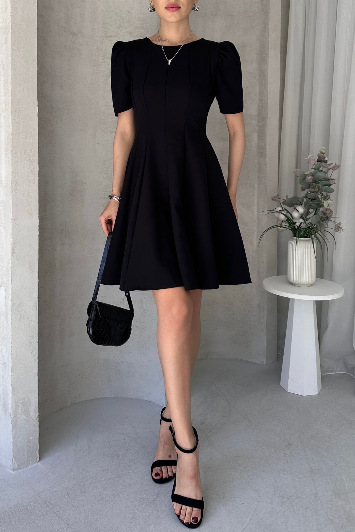Fav Style Kadın Bisiklet Yaka Prenses Kısa Kollu Eteği Volanlı Kısa Elbise Siyah