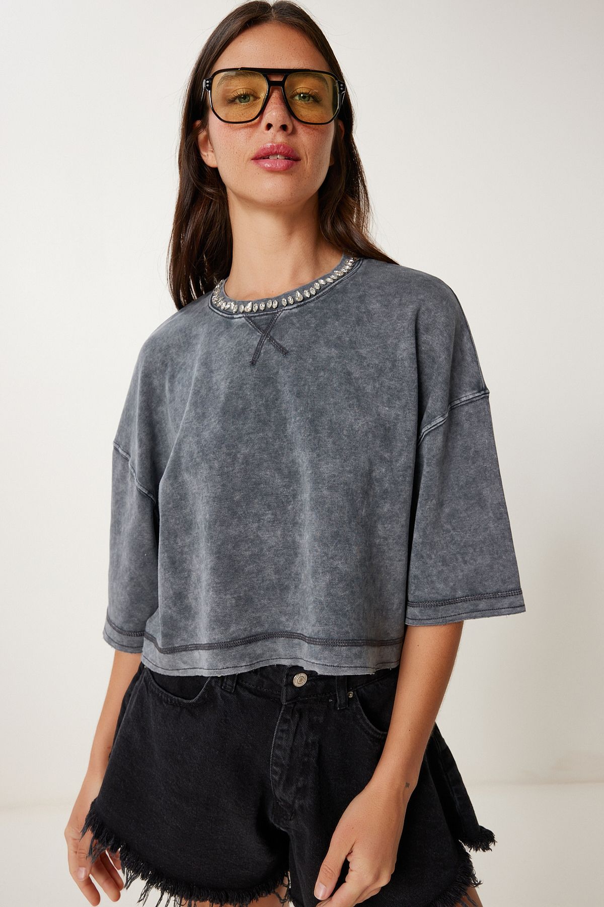 Lovelyİstanbul Taş Detaylı Yıkamalı Pamuklu Örme T-shirt ANTRASİT LHC0014