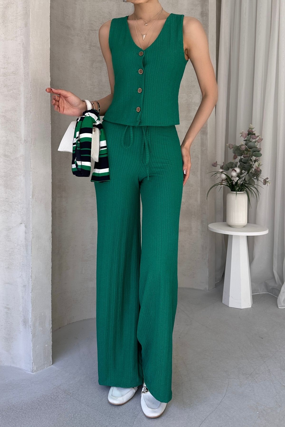 Fav Style Kadın Kolsuz Düğmeli Yelek ve Bol Paça Pantolon Alt-Üst Takım Yeşil