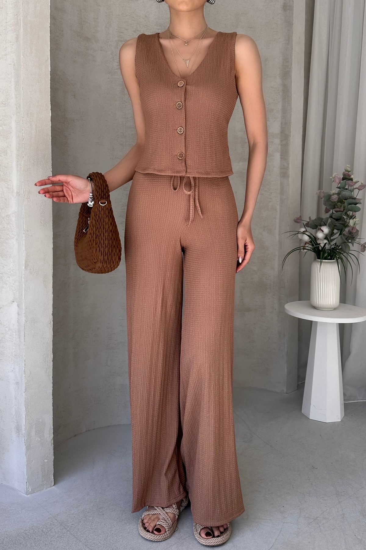 Fav Style Kadın Kolsuz Düğmeli Yelek ve Bol Paça Pantolon Alt-Üst Takım Vizon