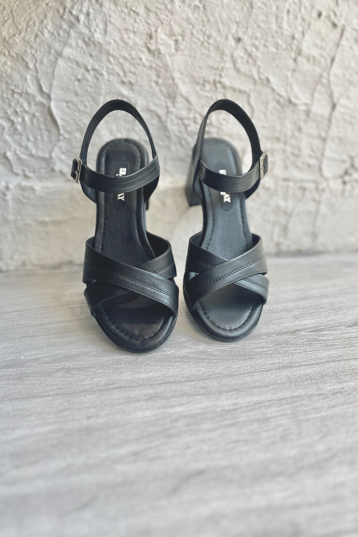 ERDİ AKAY Hakiki Deri Topuklu Comfort Sandalet