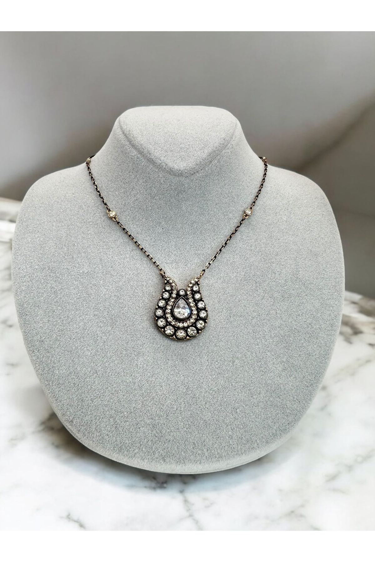 FUYA JEWELLERY Zirkon Taşlı Lale Kolye