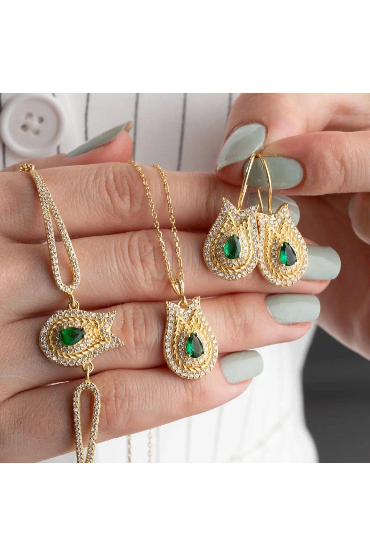 beonejewelry ZÜMRÜT YEŞİLİ LALE TAKI SET | 925 GÜMÜŞ
