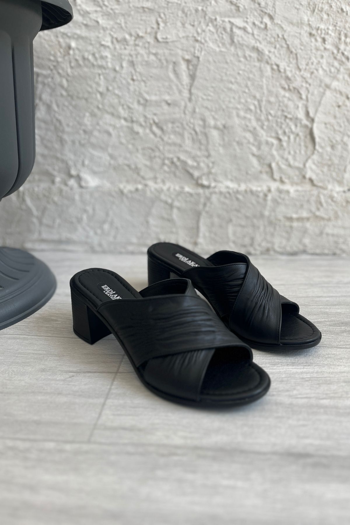 ERDİ AKAY Kadın Hakiki Deri Topuklu Comfort Terlik