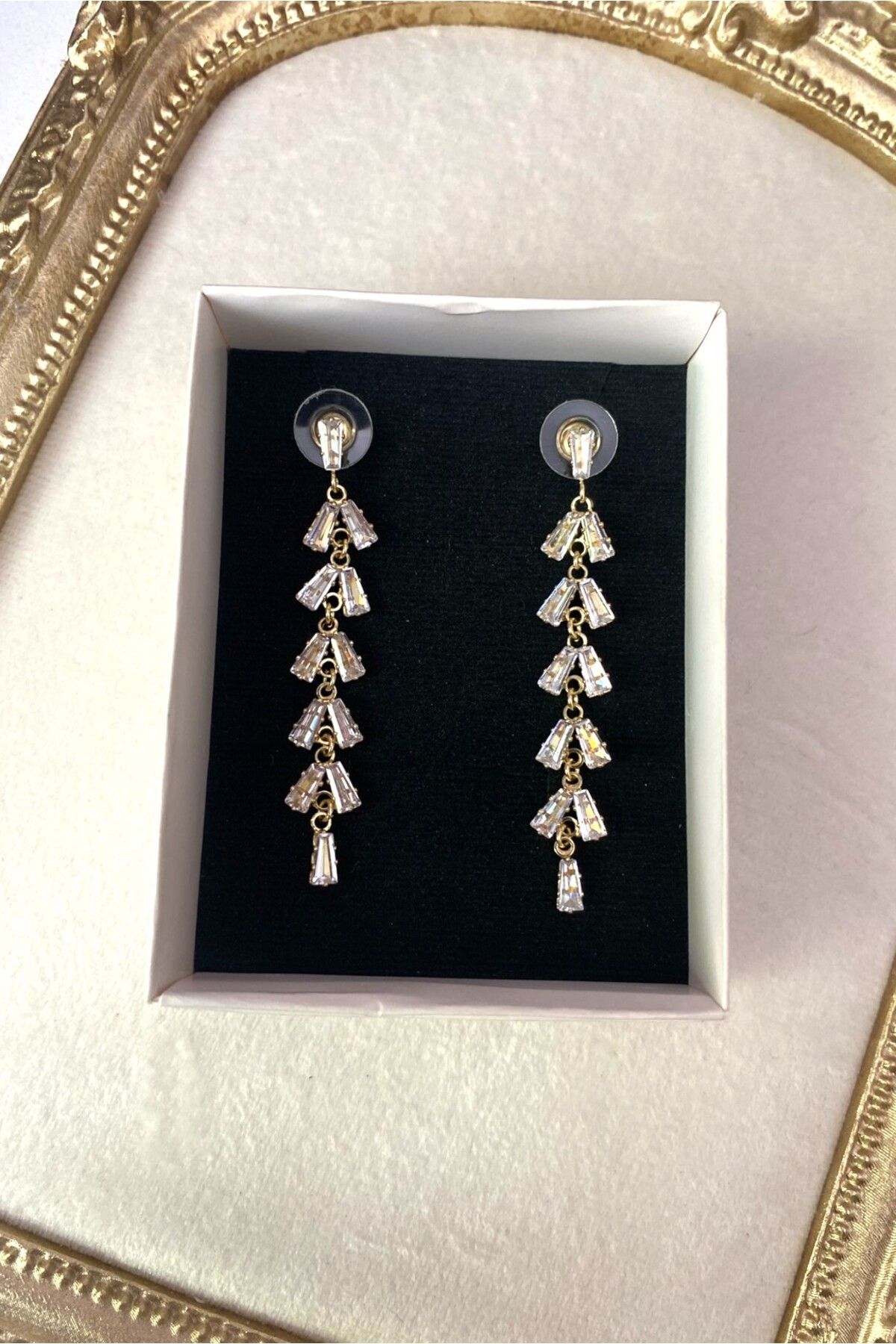 Diamara Designs Sallantılı Zirkon Taşlı Kadın Küpe – Altın ve Gümüş Kaplama Abiye Küpe
