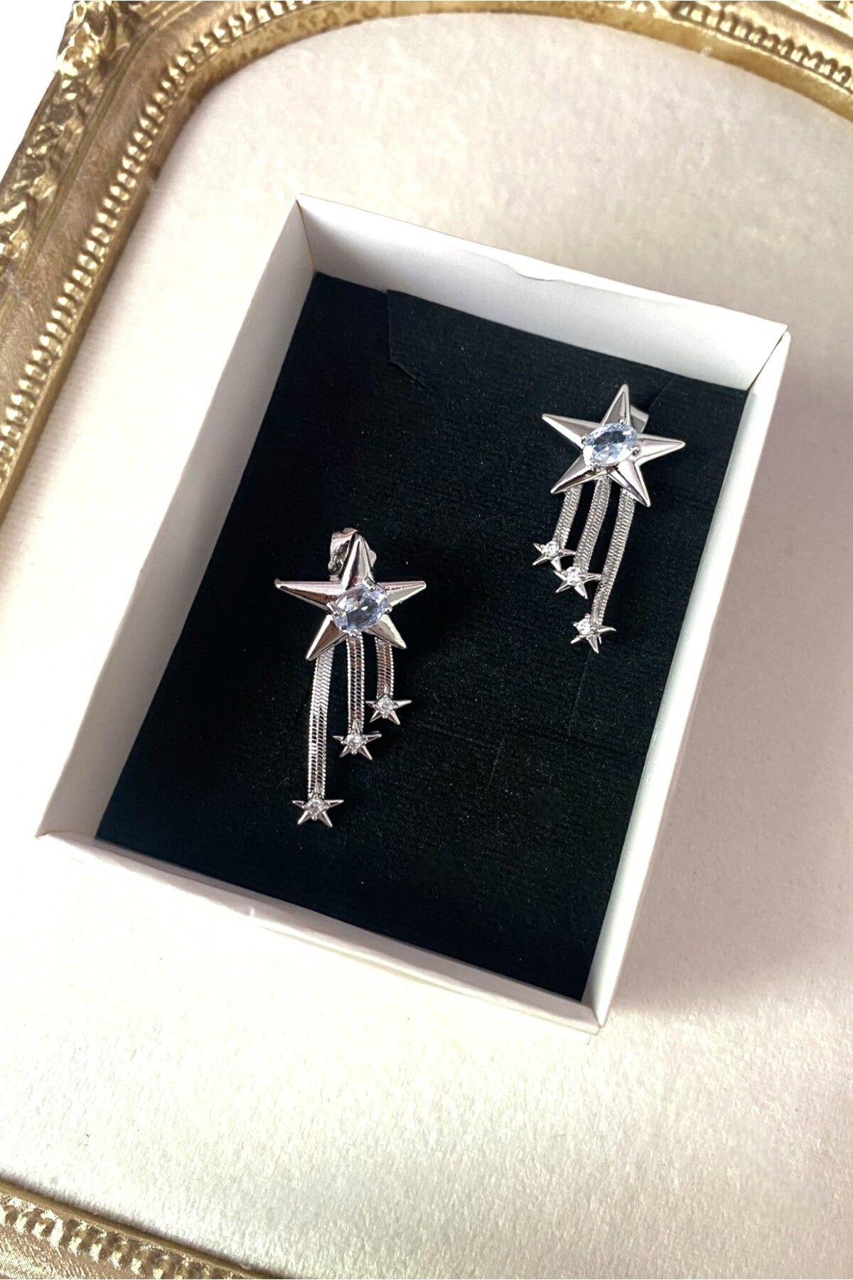 Diamara Designs Sallantılı Zirkon Taşlı Kadın Küpe – Altın ve Gümüş Kaplama Abiye Küpe