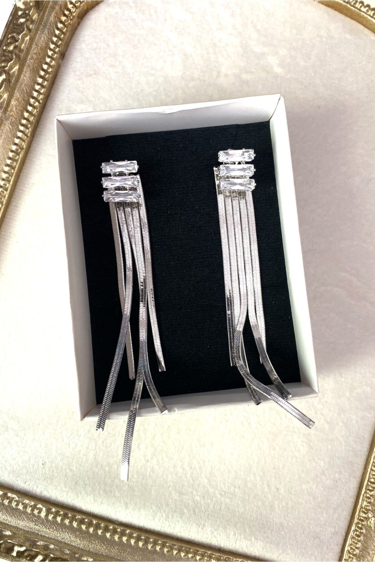 Diamara Designs Sallantılı Zirkon Taşlı Kadın Küpe – Altın ve Gümüş Kaplama Abiye Küpe