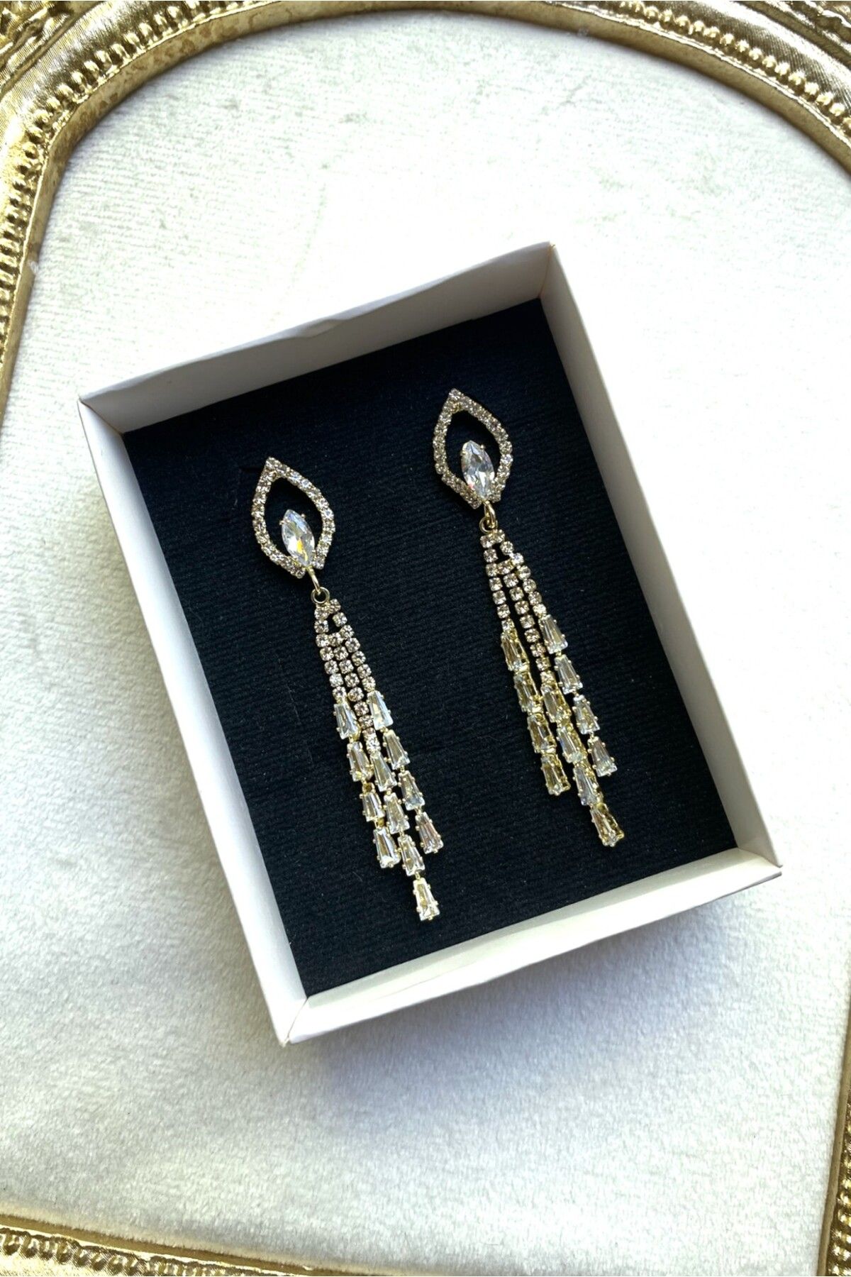 Diamara Designs Sallantılı Zirkon Taşlı Kadın Küpe – Altın ve Gümüş Kaplama Abiye Küpe