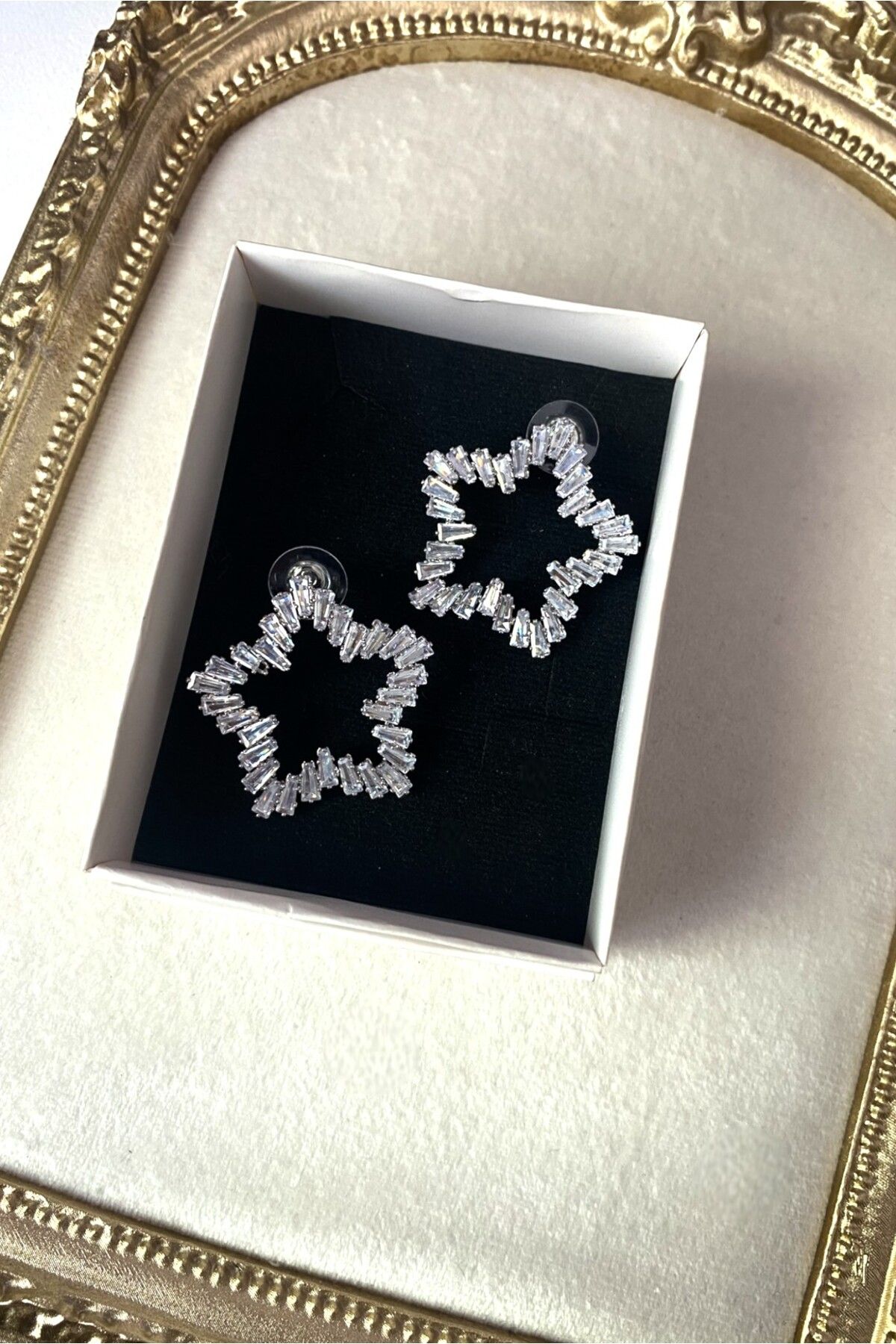 Diamara Designs Sallantılı Zirkon Taşlı Kadın Küpe – Altın ve Gümüş Kaplama Abiye Küpe