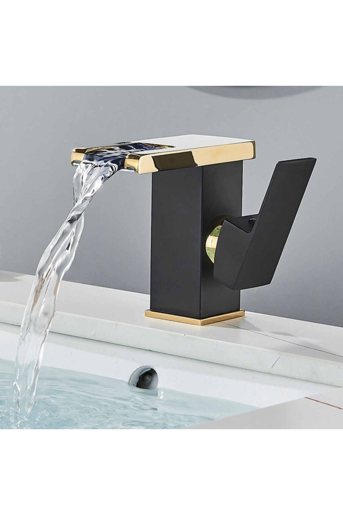 Blackswan Design-Baterie chiuveta baie, Blackswan, Tip M194, negru/ auriu scurt cu pipa cascada si LED, 12.5 cm 5