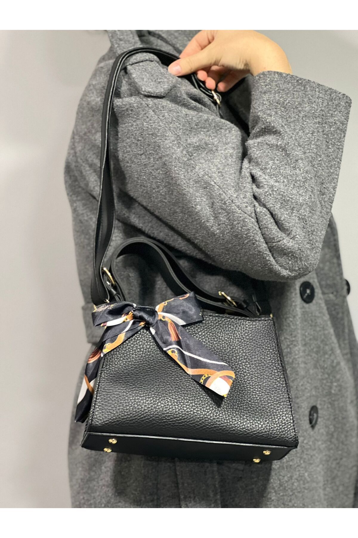 ST Bags Kadın Siyah Yeni Tasarım Fular Detaylı Omuz Çantası