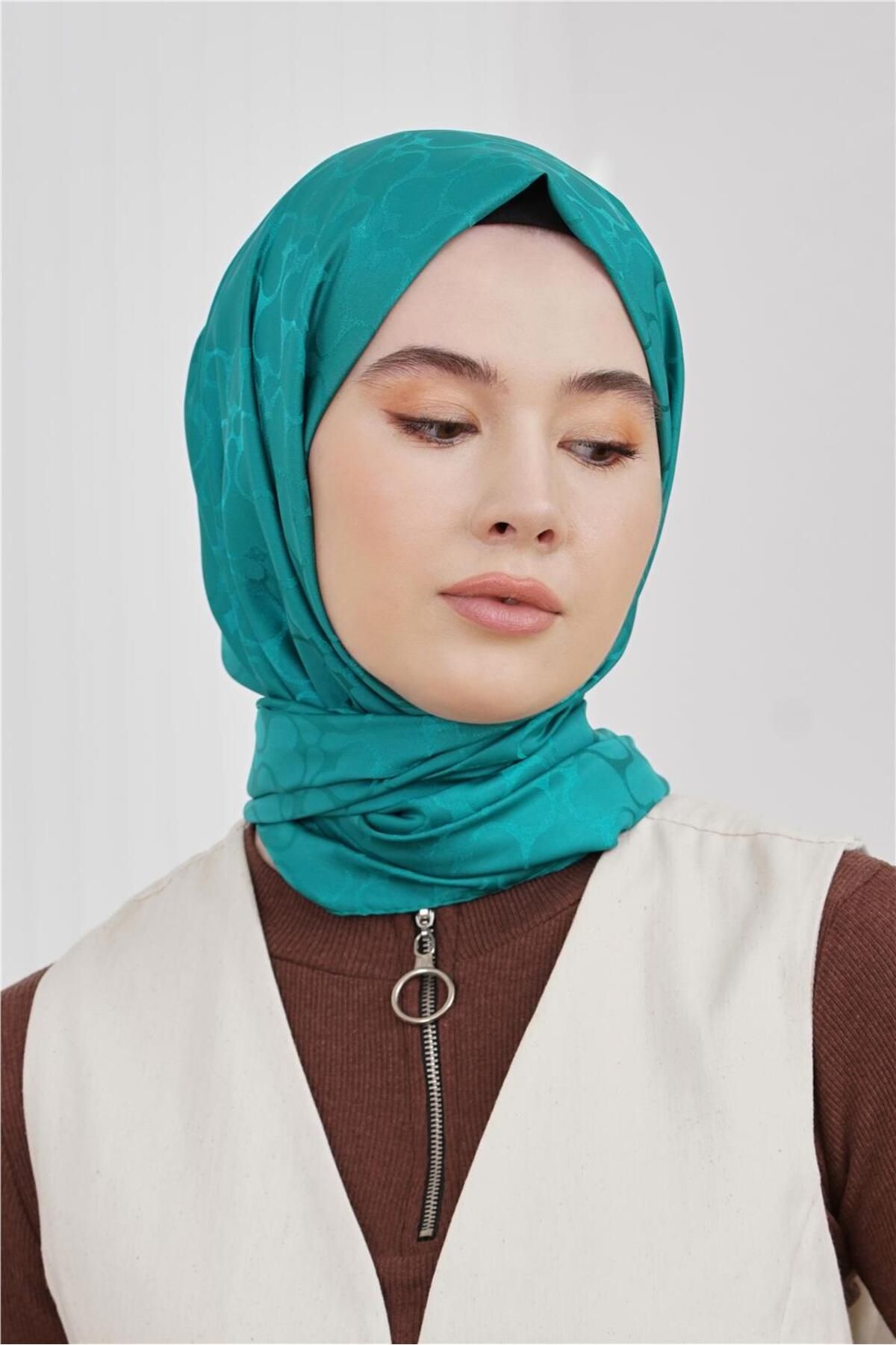 Loryan FLOŞ JAKAR KARMEN BENETTON ŞAL