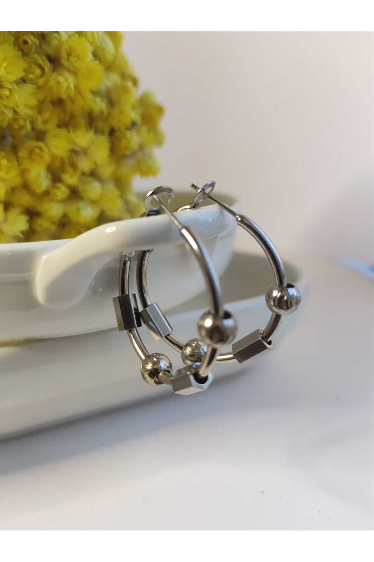 MoS JEWELLERY Gümüş Renk Top ve Silindir Detaylı Halka Küpe - Paslanmaz Çelik