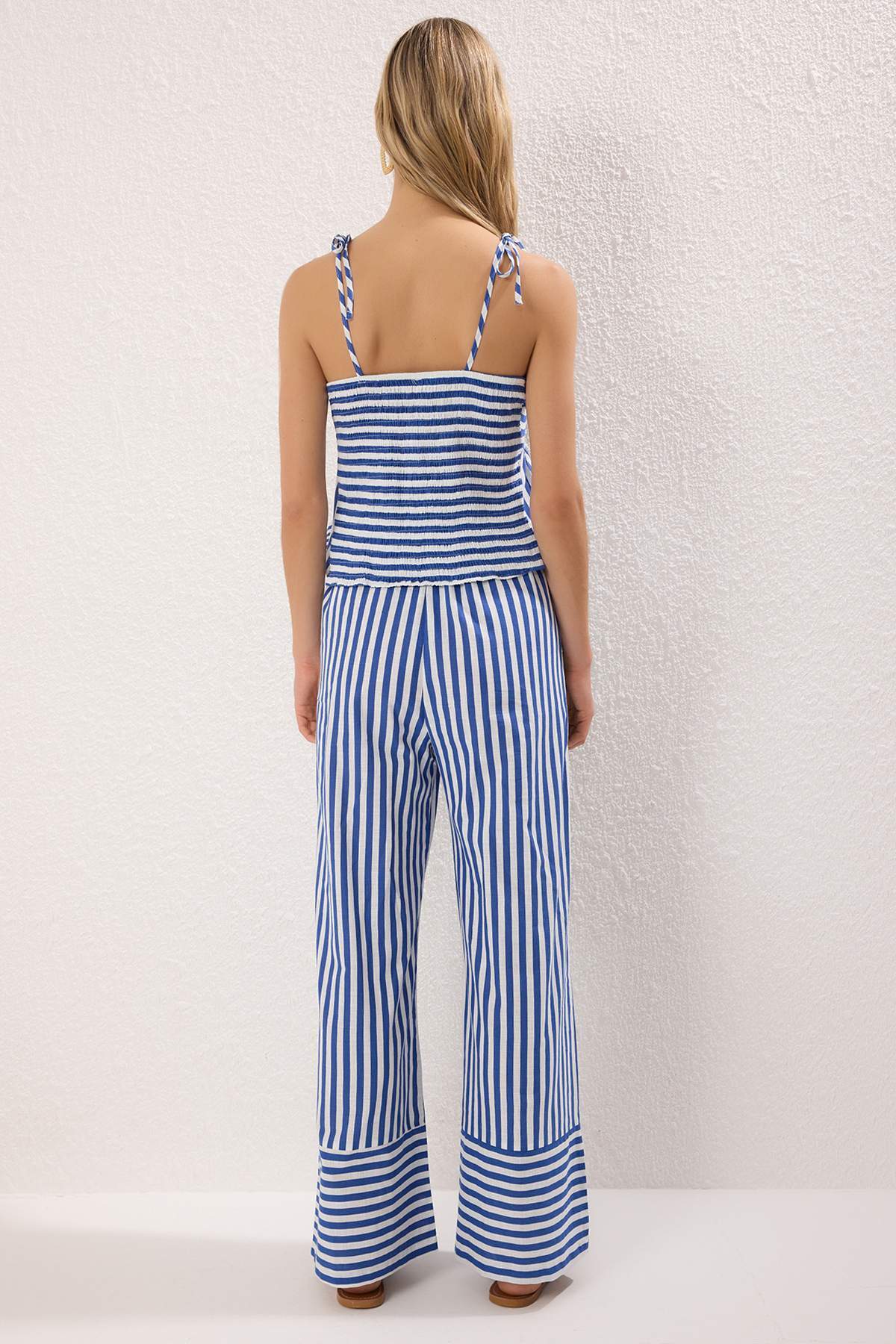 Trendyolmilla  Mavi Çizgili Dokuma %100 Pamuk Plaj Bluz-Pantolon Takım TBESS25AU00108 - Görsel 4