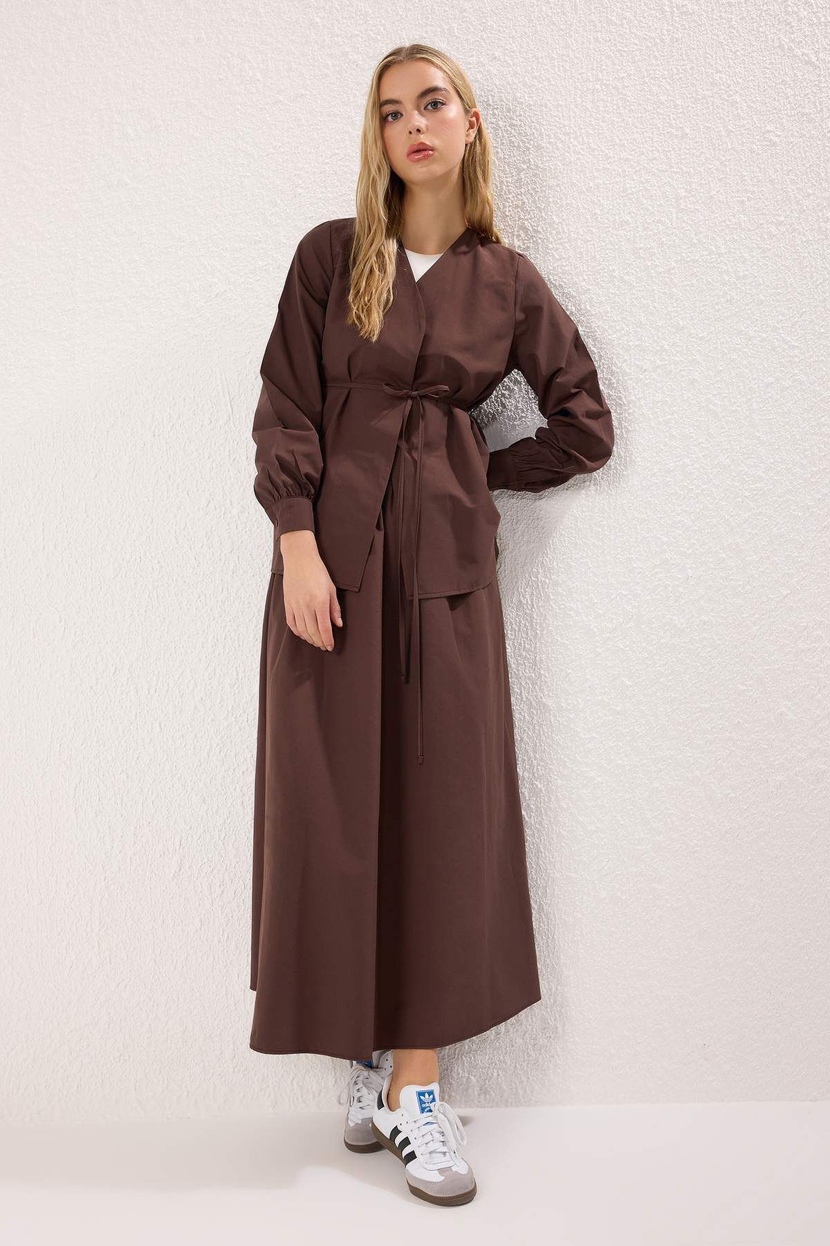 Trendyol Modest-طقم تنورة منسوجة من القطن البني من الأسفل إلى الأعلى TCTSS25US00051 2