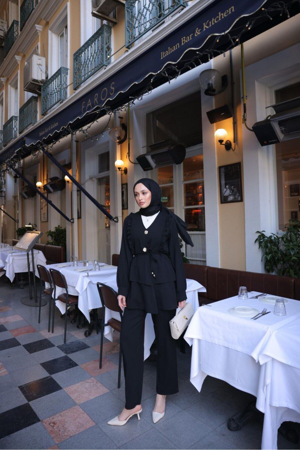 By Gizem Beyazkaya Fırfırlı Takım