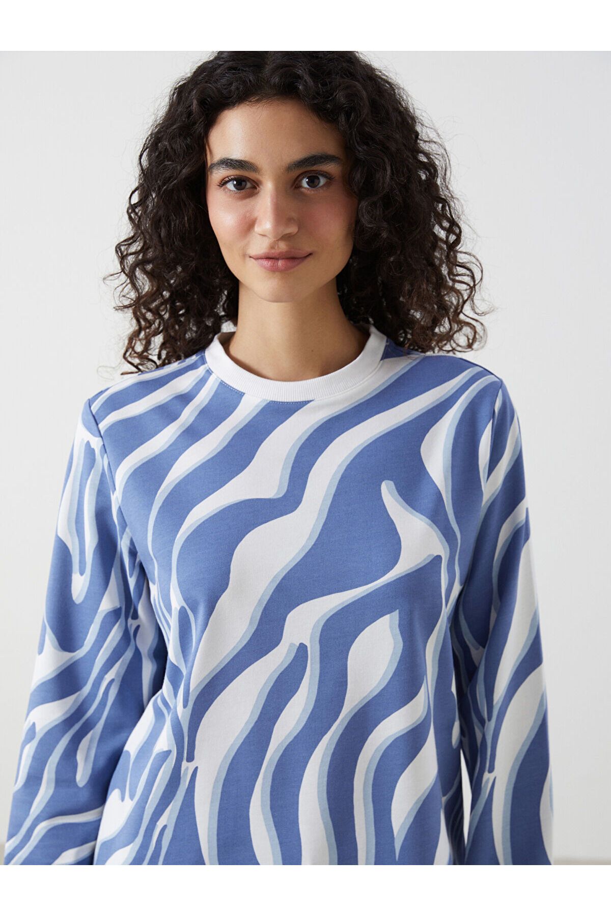 LC Waikiki Bisiklet Yaka Desenli Kadın Sweatshirt Tunik