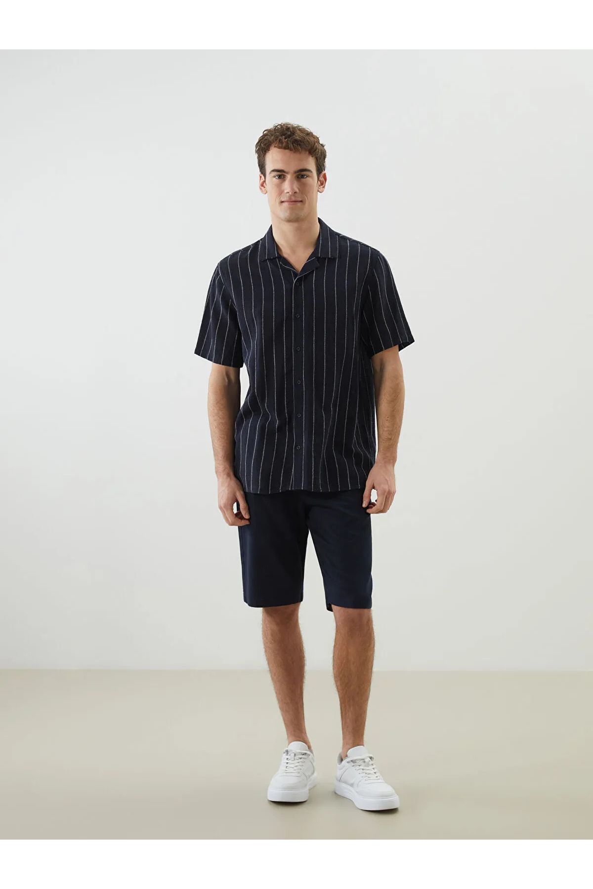 LC Waikiki Regular Fit Kısa Kollu Çizgili Erkek Gömlek