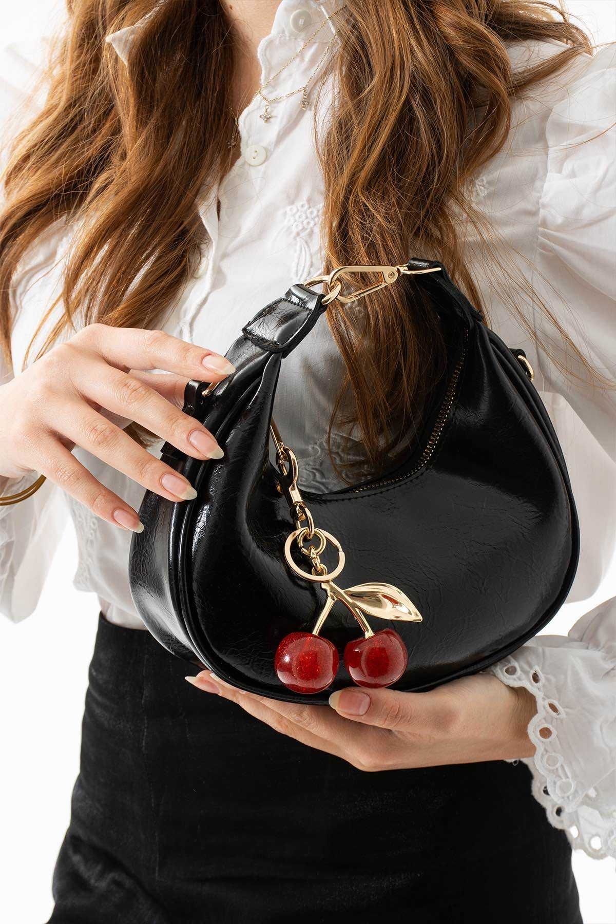 Assia Atelier Charm Hediyeli Şık Omuz ve Kol Çantası – Trend Tasarım Günlük Kullanıma Uygun