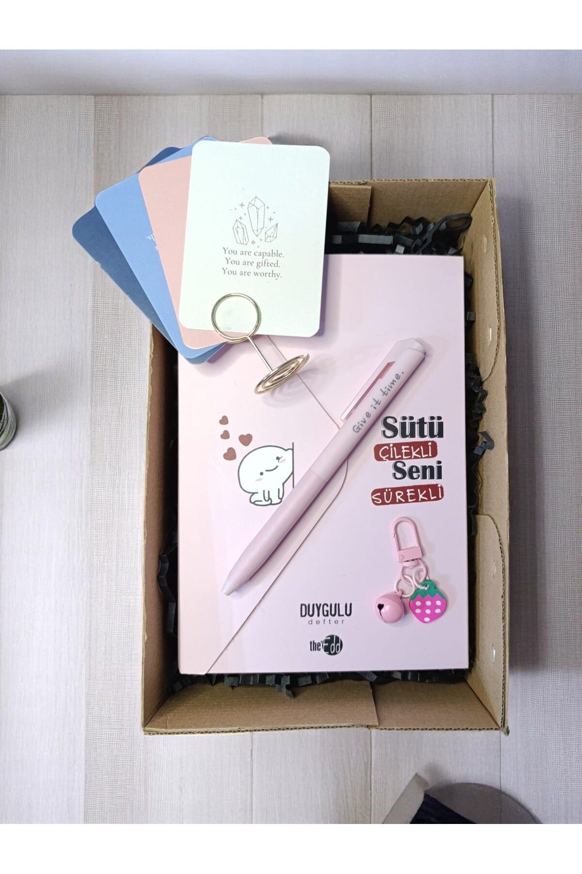 Motivart Çilek Temalı Sevgileye Arkadaşa Özel Hediye Seti&Defter&Kalem¬ Tutucu&Anahtarlık&Duygulu Kartlar