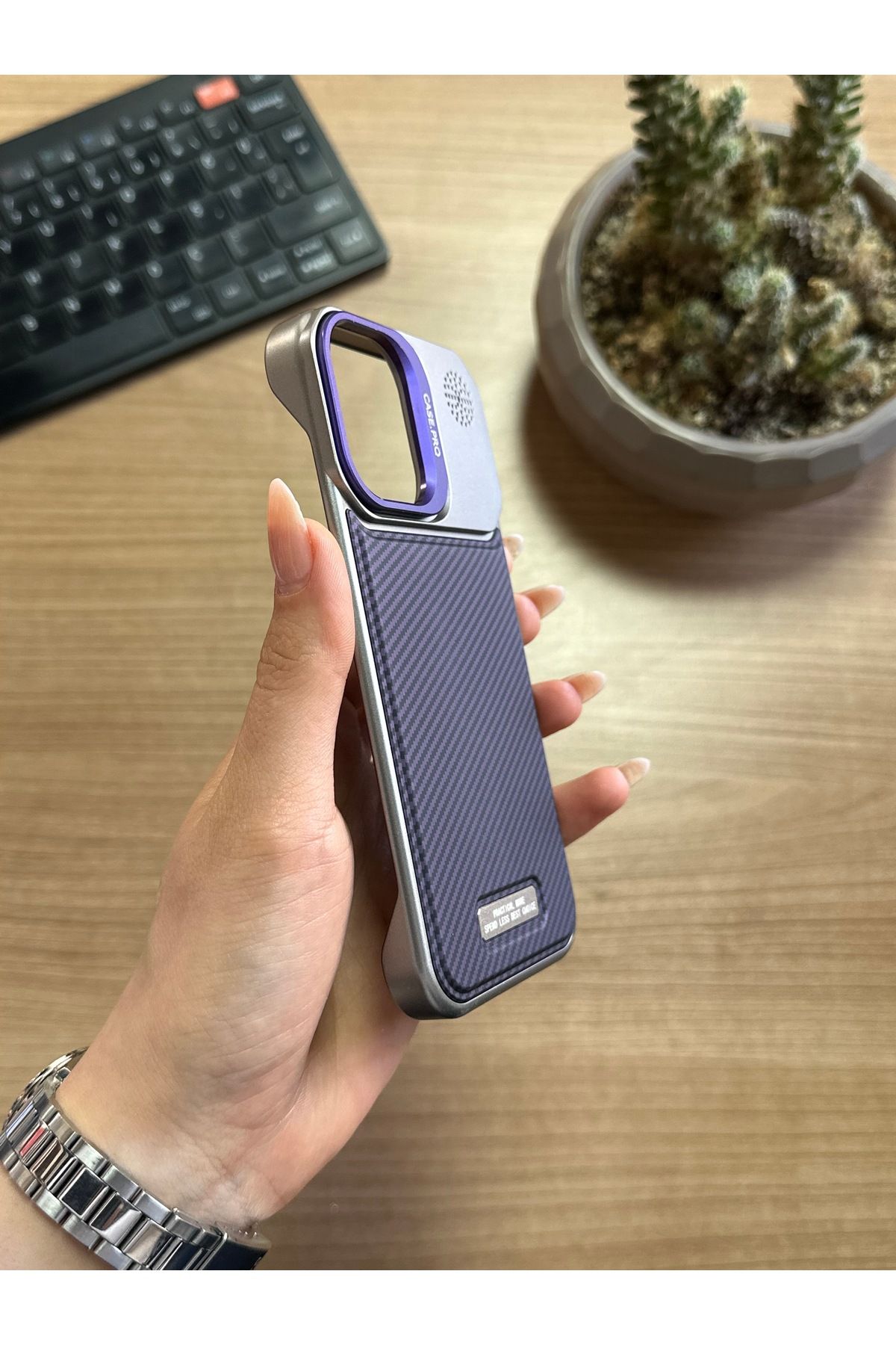 MTL iPhone 14 Pro Standlı karbon Kılıf Soocase624