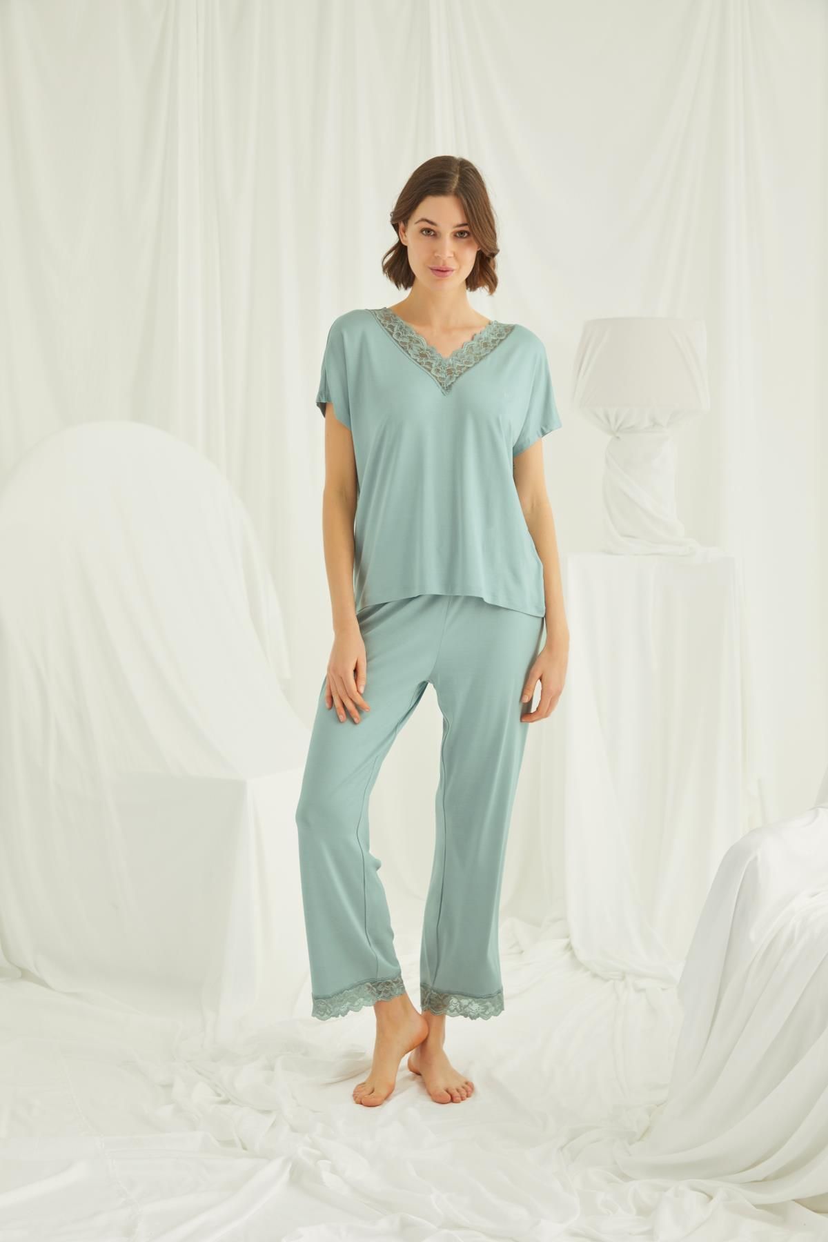 MONAMİSE Kısa Kollu V Yakalı Dantelli Pijama Takımı