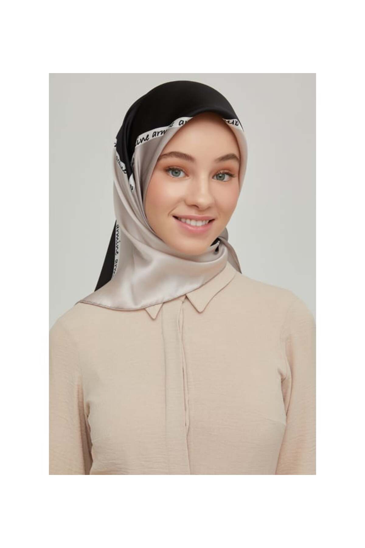 Armine Nostalji Serisi Twill İpek Eşarp 8600D-14 Geometrik Desen SİYAH-KREM