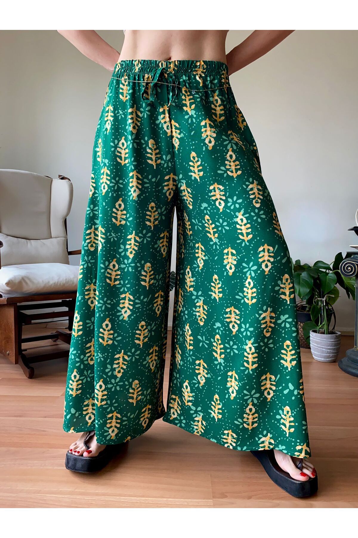 Store By Dilara Sarı Çiçekli Çini Desen Rahat Kalıp Beli Lastikli Viskon Pantolon