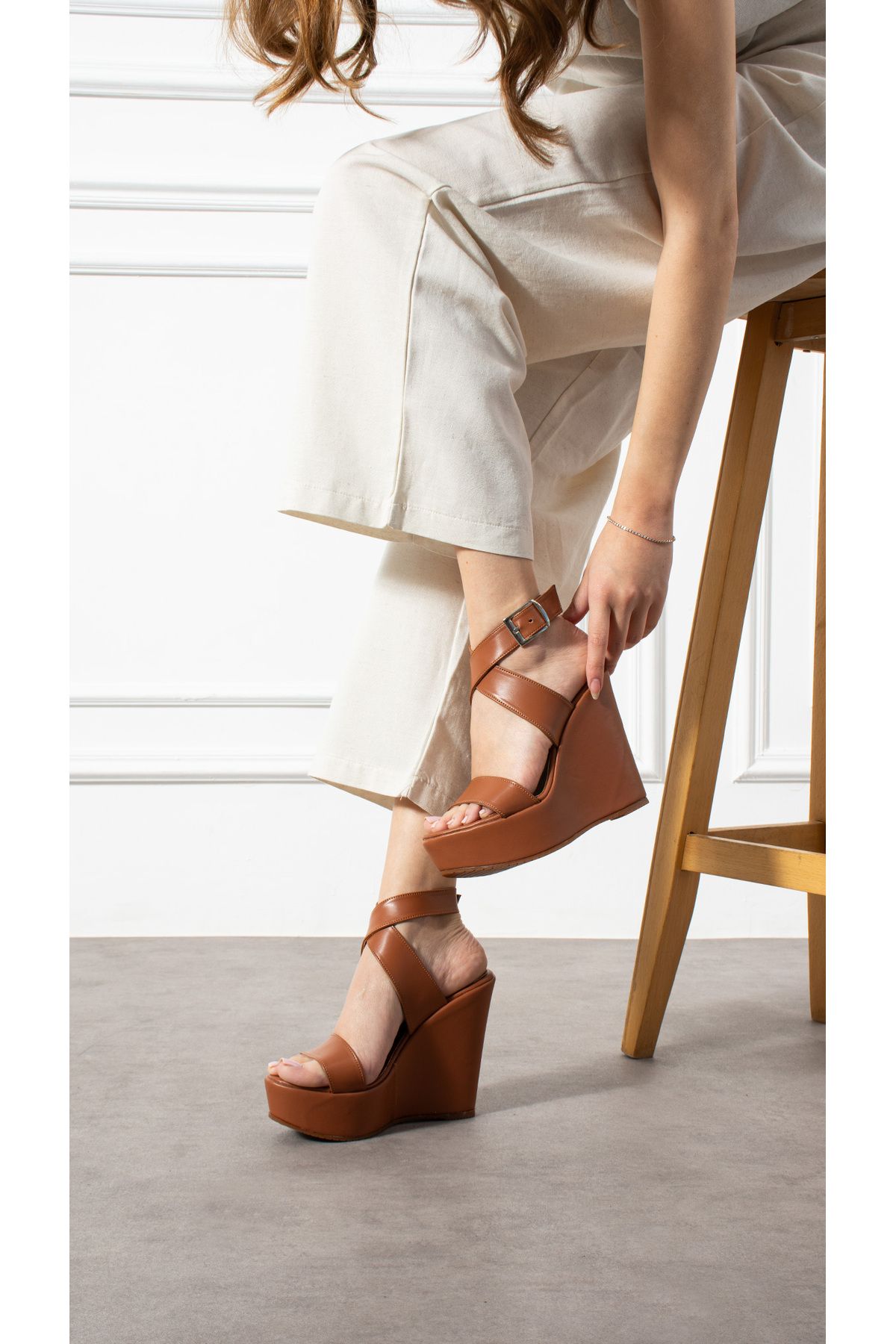 Sibel Shoes David Taba Dolgu Topuk Sandalet