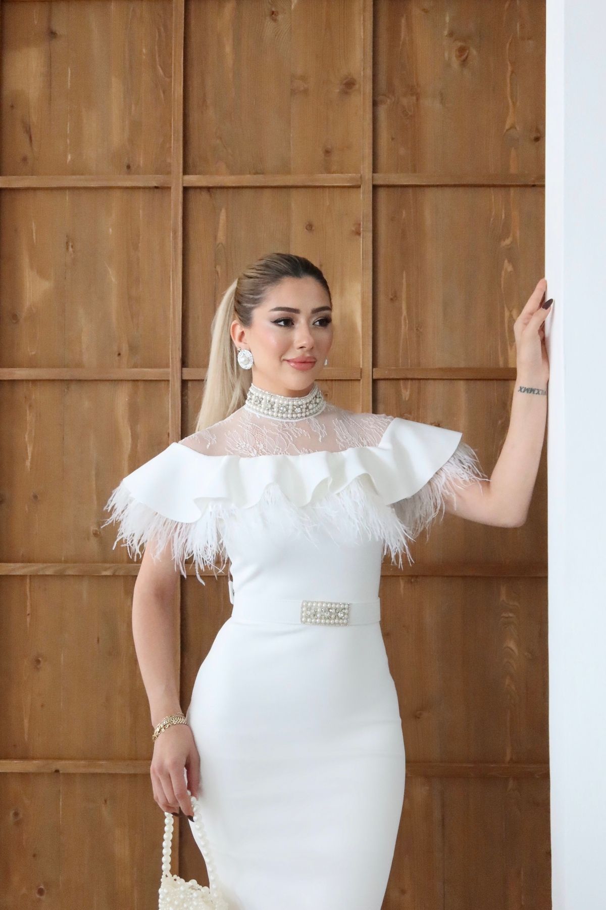 1Moda1Tarz Kadın Scuba Kumaş Dantel Ve Püskül Detaylı Kolye Boyun Kemer Dahil Astarlı Özel Tasarım Elbise