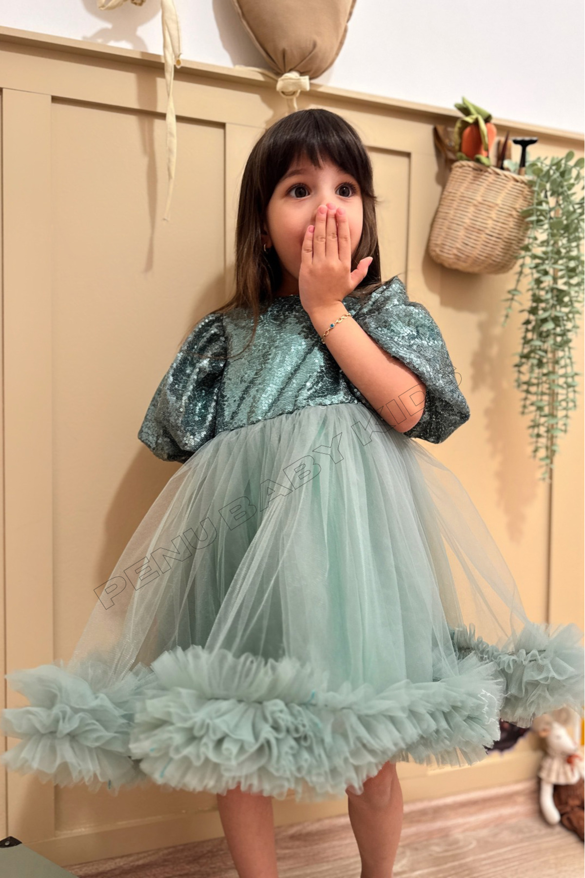 penu baby kids Yeşil Payet Detaylı Etek Ucu Fırfırlı Kız Çocuk Kız Bebek Abiye Elbise fotoğrafı 4 (önizleme)